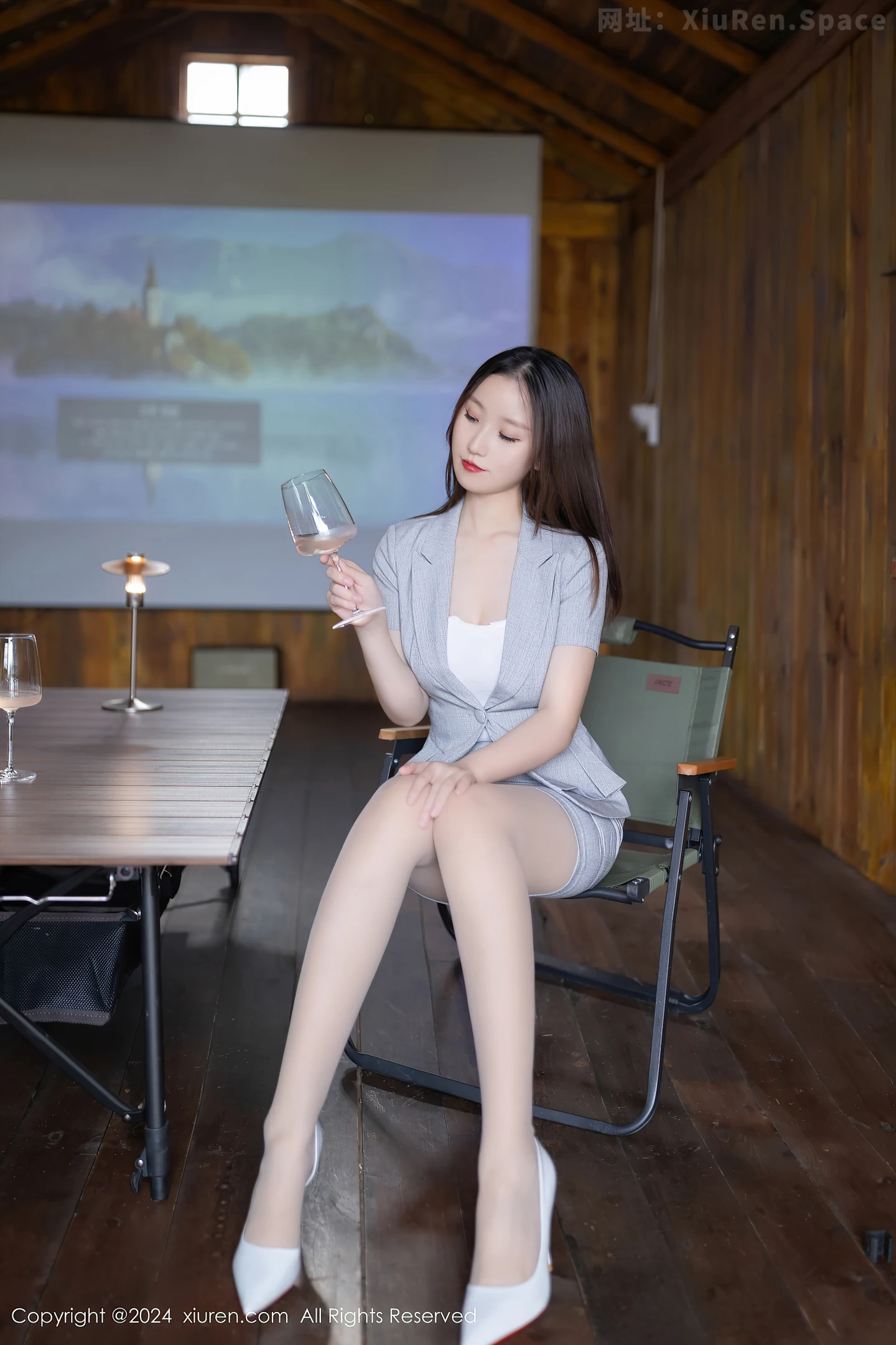 图片[2]-[XiuRen秀人网] VOL.9474 模特杏子Yada性感制服露白色吊带配超薄肉丝秀曼妙身姿诱惑写真80P-秀人网官方网站